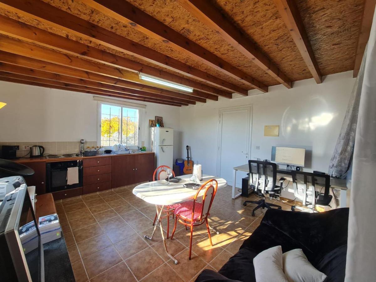 Spacious Studio In Yeroskipou Koloni Екстер'єр фото